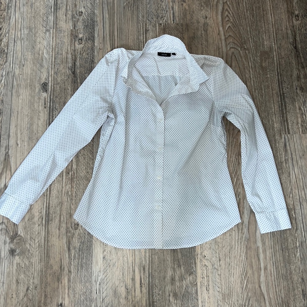 APT 9 button up